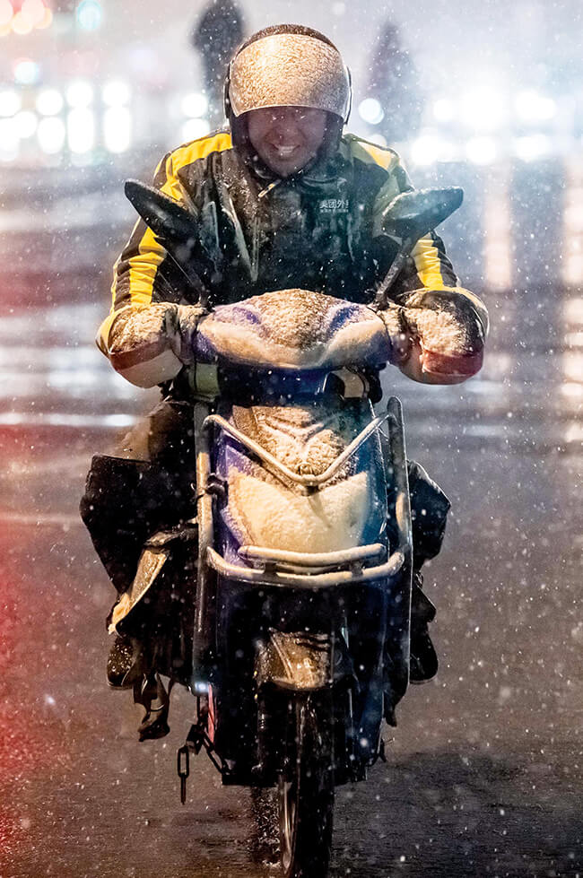 A waimai delivery driver in the rain