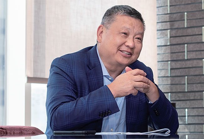 CKGSB Dean Xiang Bing during his interview with Chosun Biz