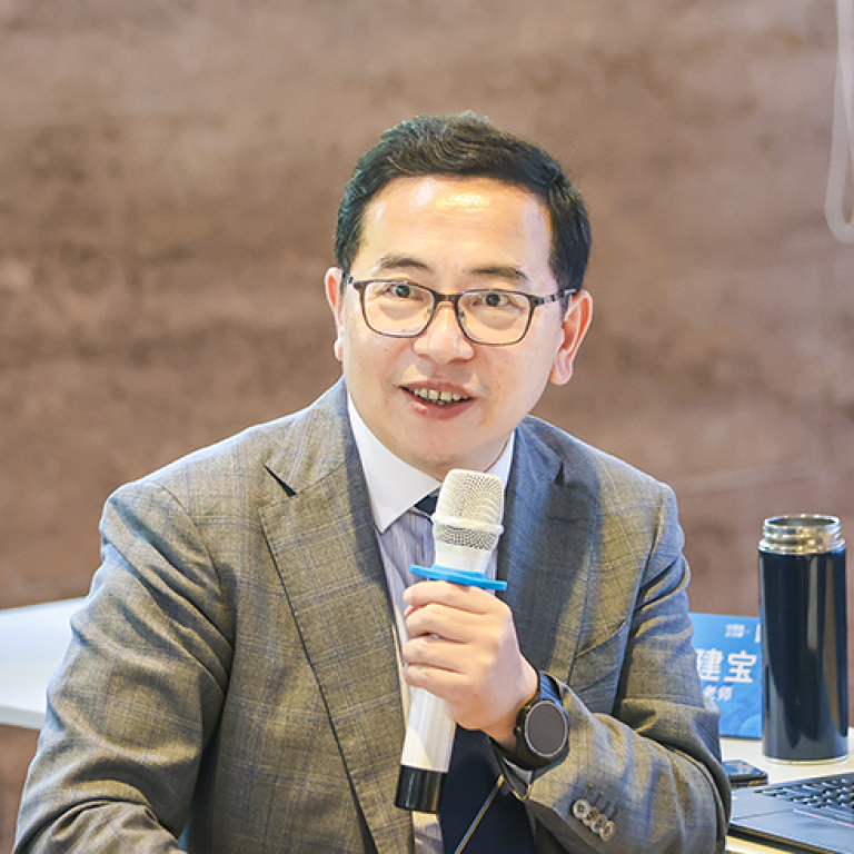 WANG Jianbao, Research Fellow and Director of the Research Department on the Humanities and Business Ethics, Cheung Kong Graduate School of Business (CKGSB)Ph.D. in Philosophy, Peking University