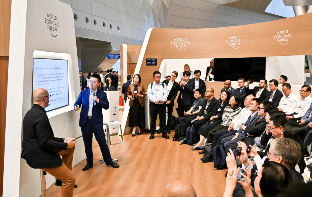 CKGSB Professor Sun Tianshu at Summer Davos: AI’s Second Half Needs 1,000 Henry Fords