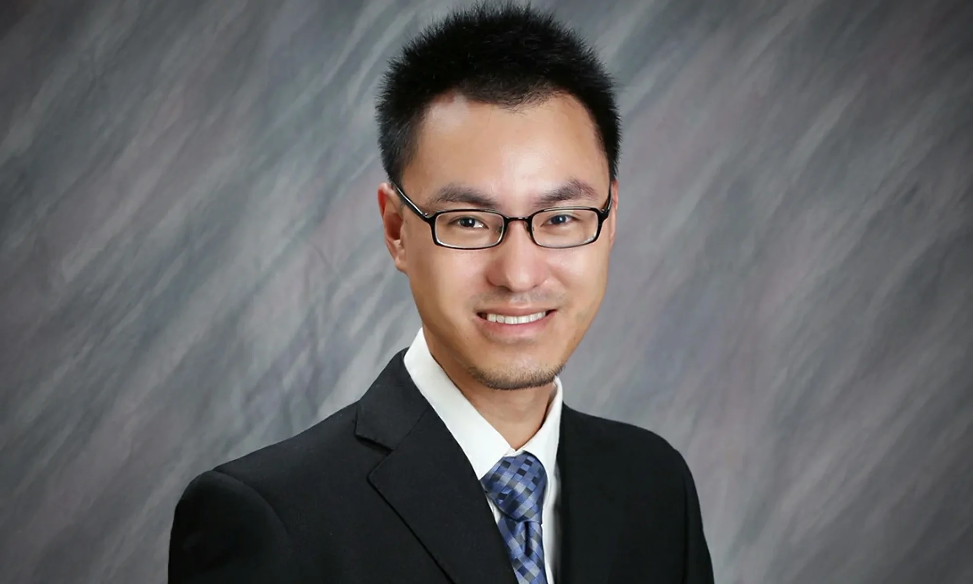 Portrait of CKGSB Professor of Operations Management Leon Yang Zhu, co-author of the Disruptive Timing research paper.