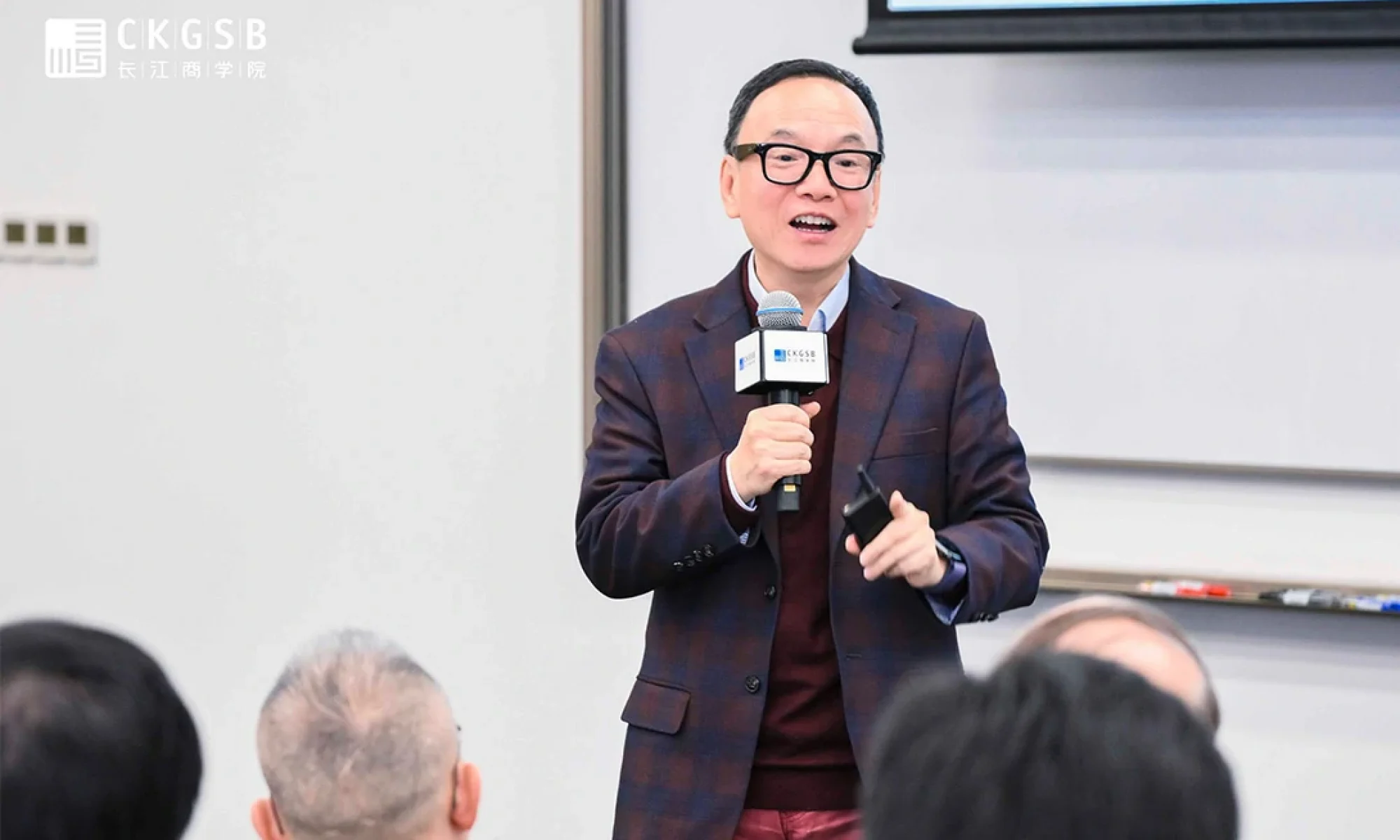 CKGSB Professor of Finance Jianping Mei presenting the Spring 2026 MM Art Indices